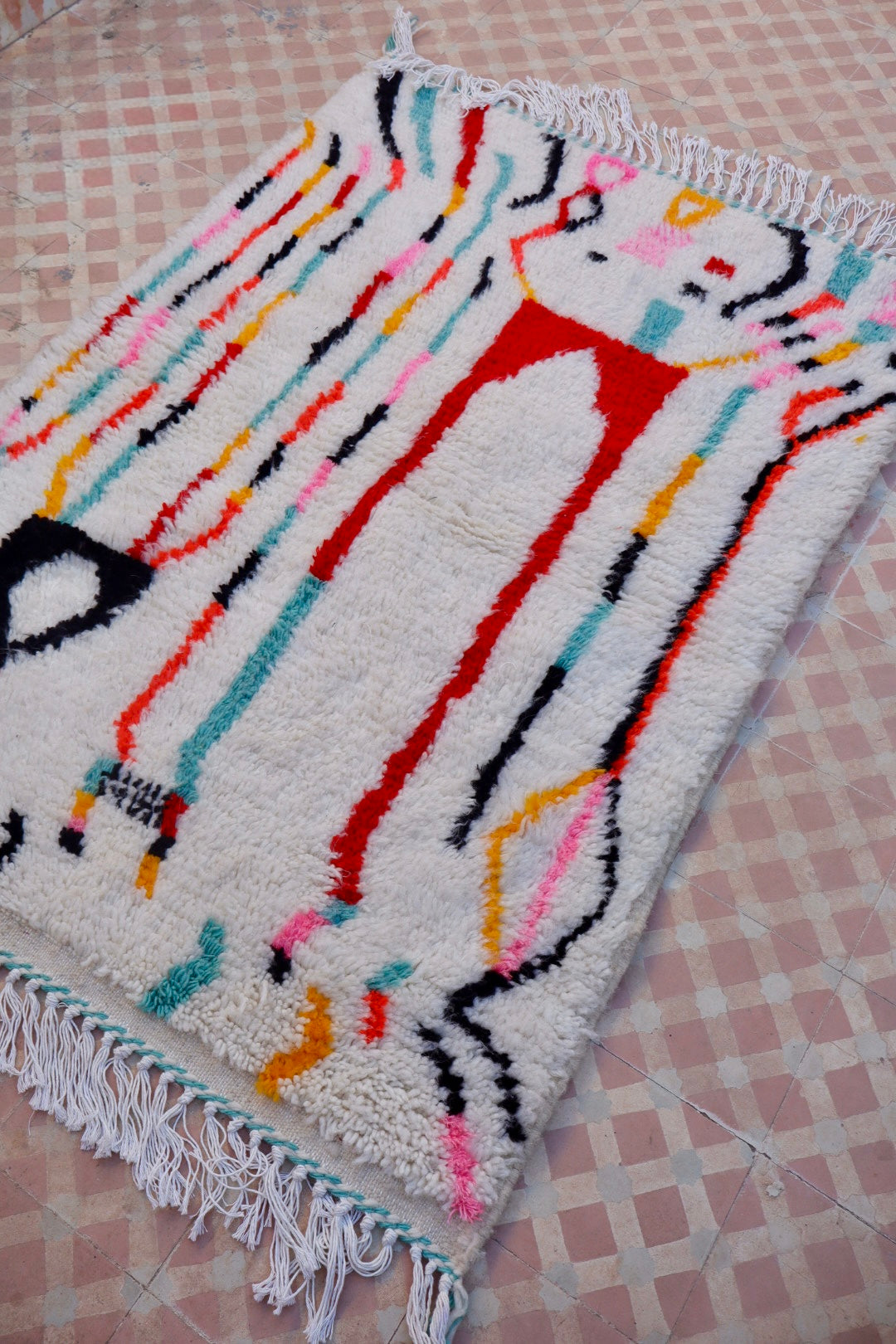 Tapis Berbère Azilal Blanc Motifs Losanges Colorés et Fluo- 149  x 104 cm Néda