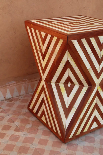 Table d’Appoint Sculpturale en Maqueterie Bois et Os- DONA Néda
