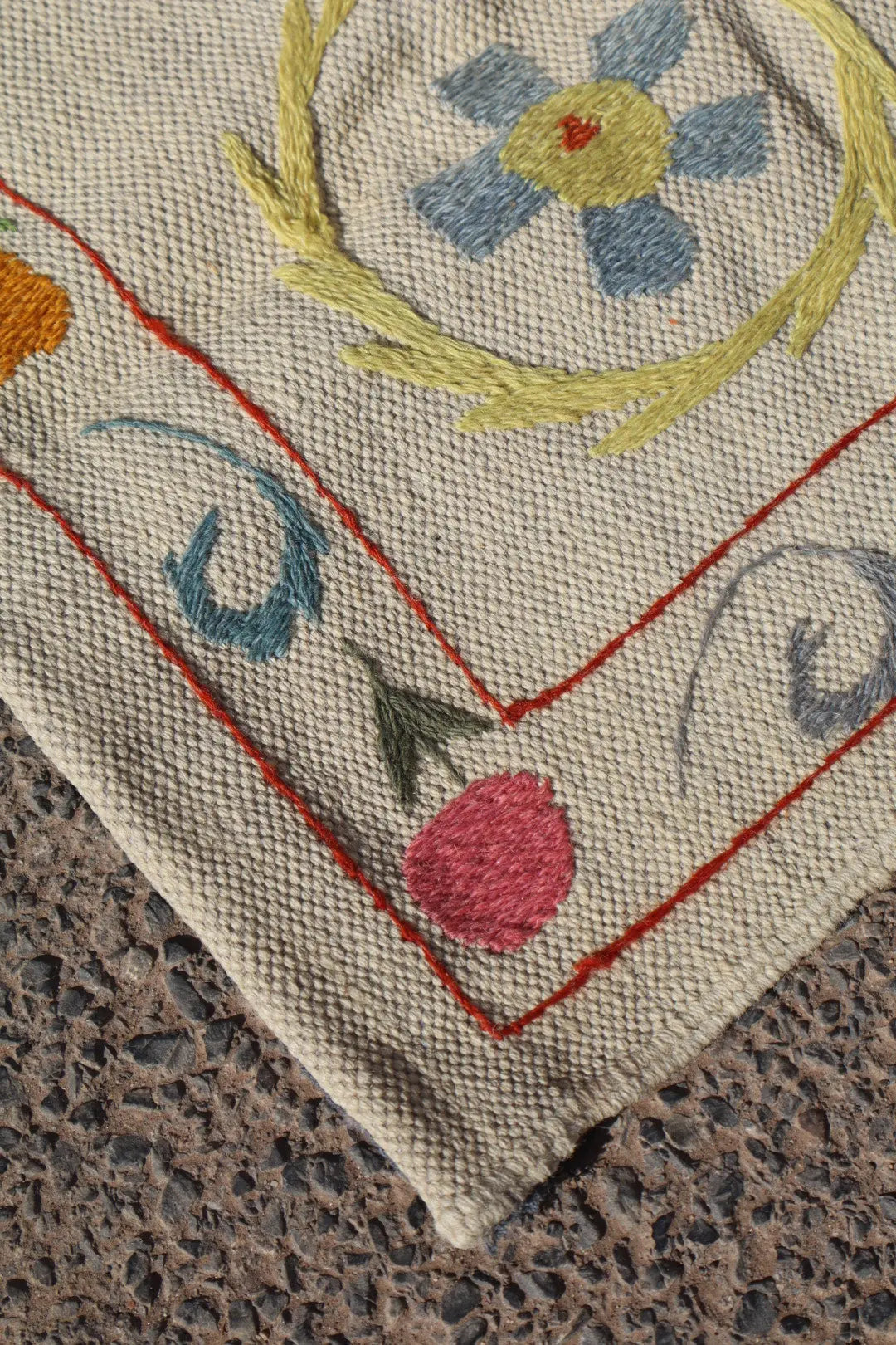 Tapis Kilim Suzani Blanc Multicolore – 238 x 159 cm Néda