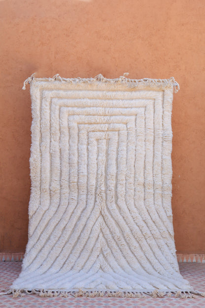 Alfombra bereber blanca Beni Ouarain con motivos en relieve - 246 x 147 cm