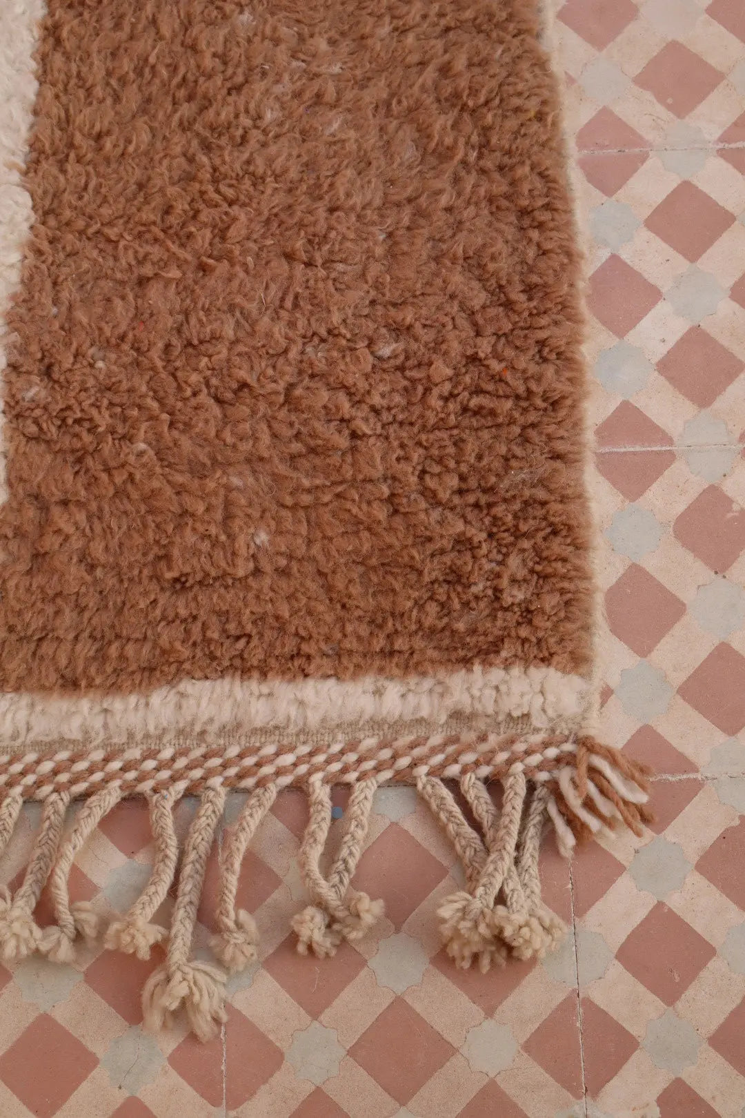 Tapis Berbère Béni Ouarain Moderne Beige Foncé Blanc - 160 x 110 cm Néda