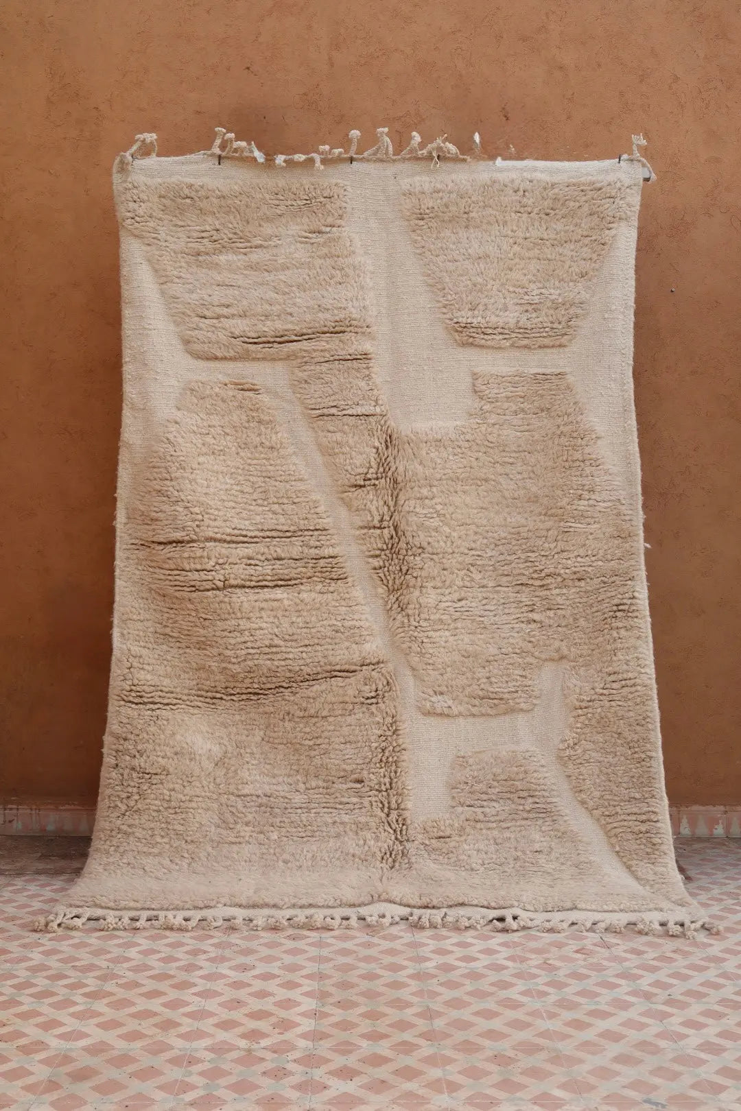 Tapis Berbère Béni Ouarain Blanc Moderne à Reliefs- 228 x 158 cm Néda
