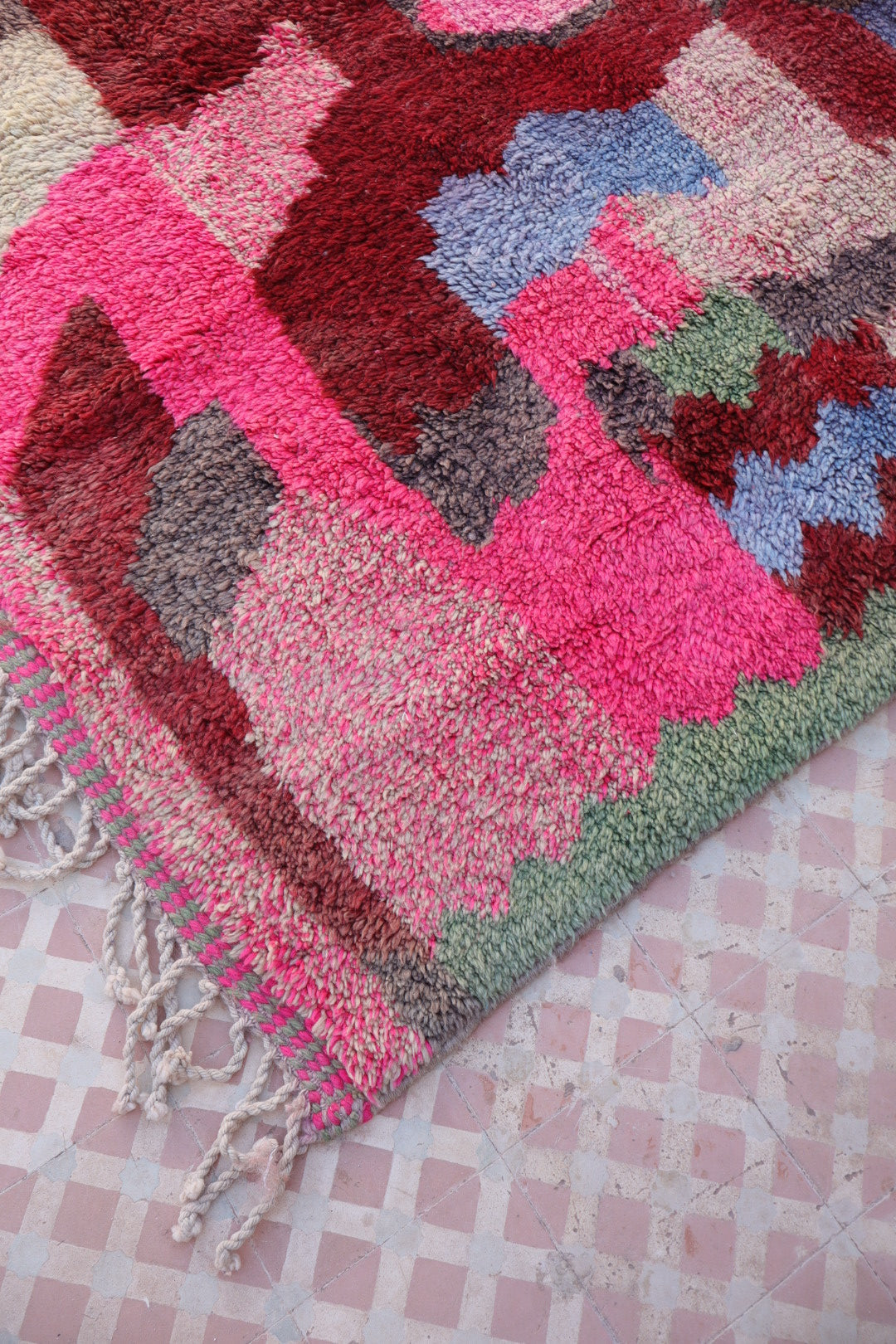 Tapis Berbère Boujad Rose Motifs Colorés - 292 x 205 cm Néda