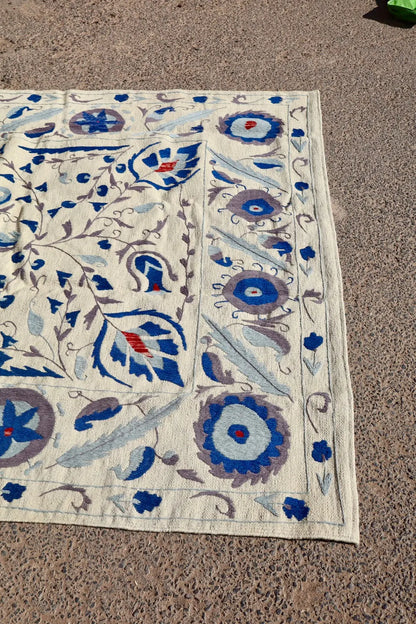 Tapis Kilim Suzani Blanc Bleu – 240x 170 cm Néda