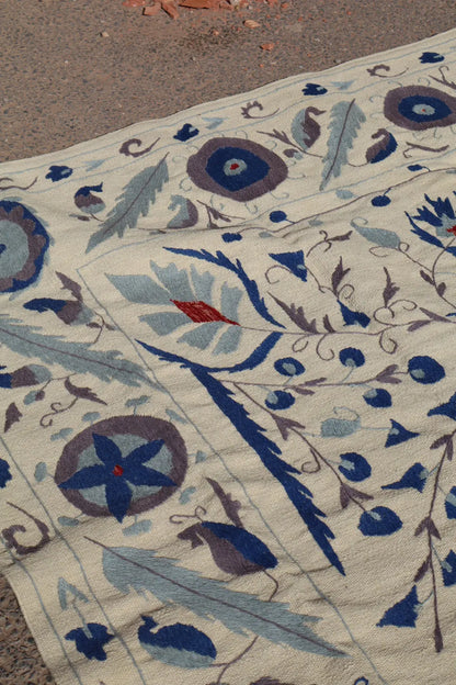 Tapis Kilim Suzani Blanc Bleu – 240x 170 cm Néda