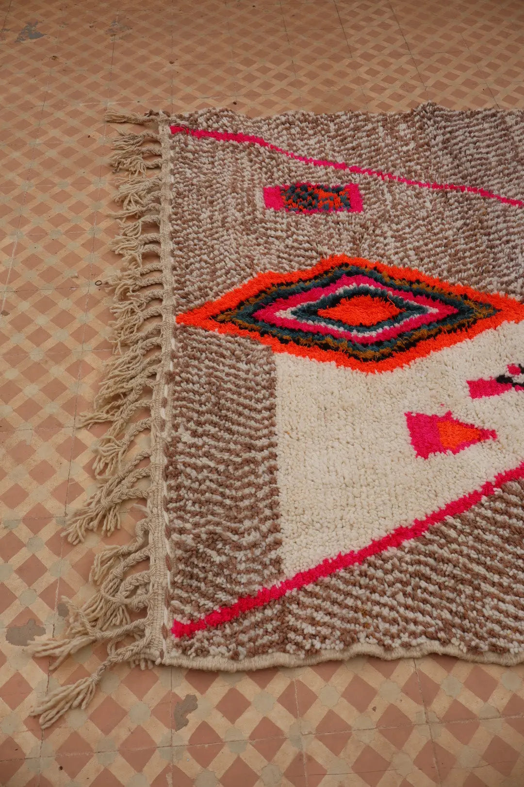 Tapis Berbère Coloré Azilal Motifs Blanc Motfis Multicolore-  247 x 160 cm Néda