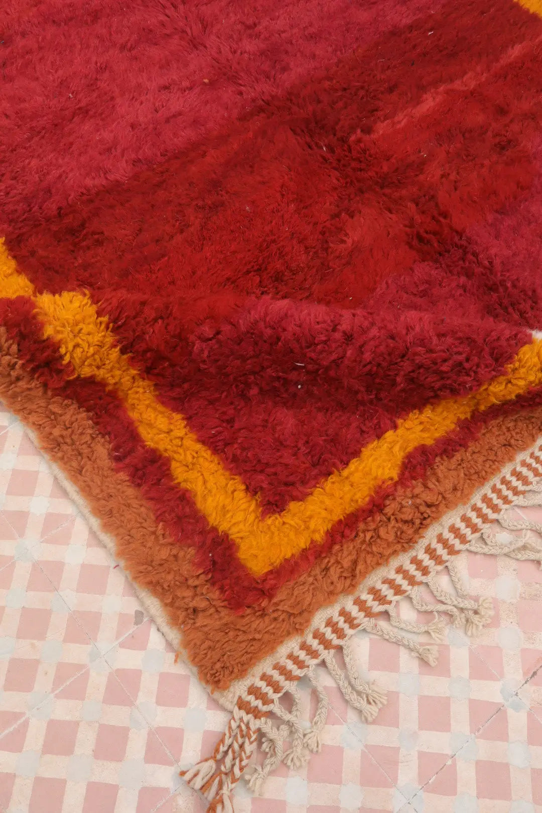 Tapis Berbère Béni Ouarain Minimaliste Coloré Bordeaux Jaune Moutarde Marron Blanc - 259 x 165 cm Néda