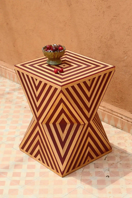 Table d’Appoint Sculpturale en Maqueterie Bous et Résine Lie de Vin- DONA Néda