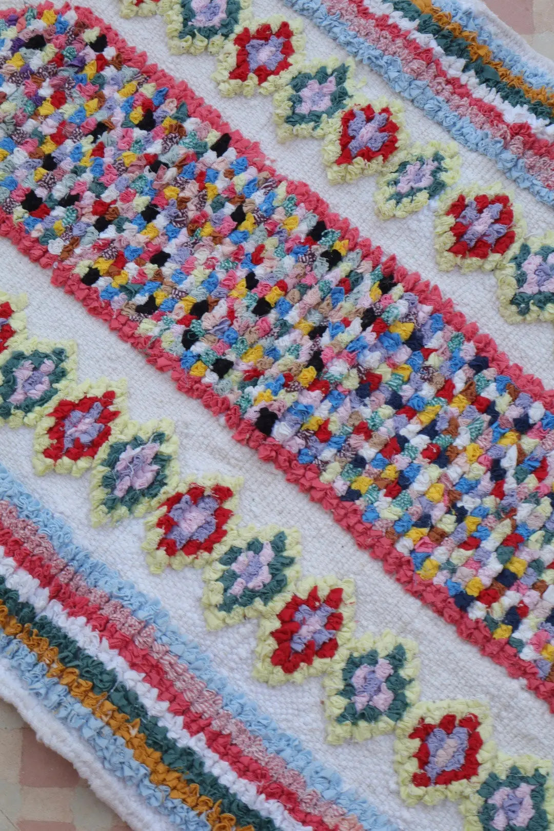 Tapis Berbère Boucherouite Coloré – Coton recyclé et lavable - 68 x 107 cm Néda