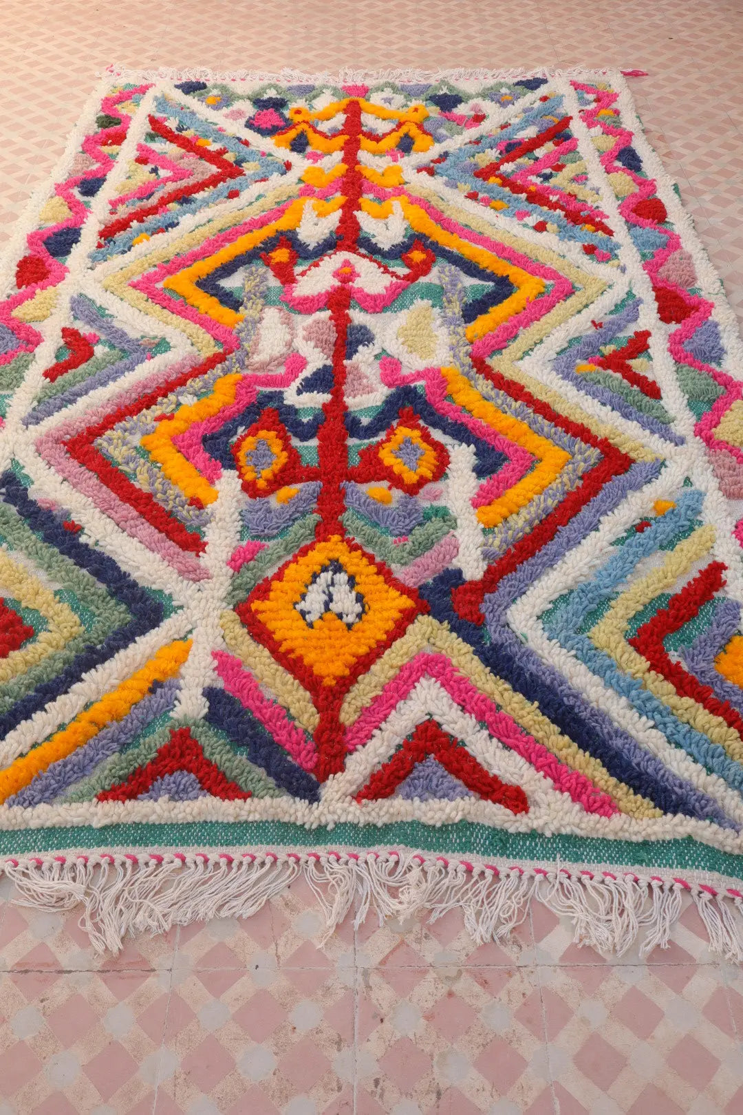 Tapis Berbère Coloré Azilal Trame et Motifs Verte-  240 x 152 cm Néda