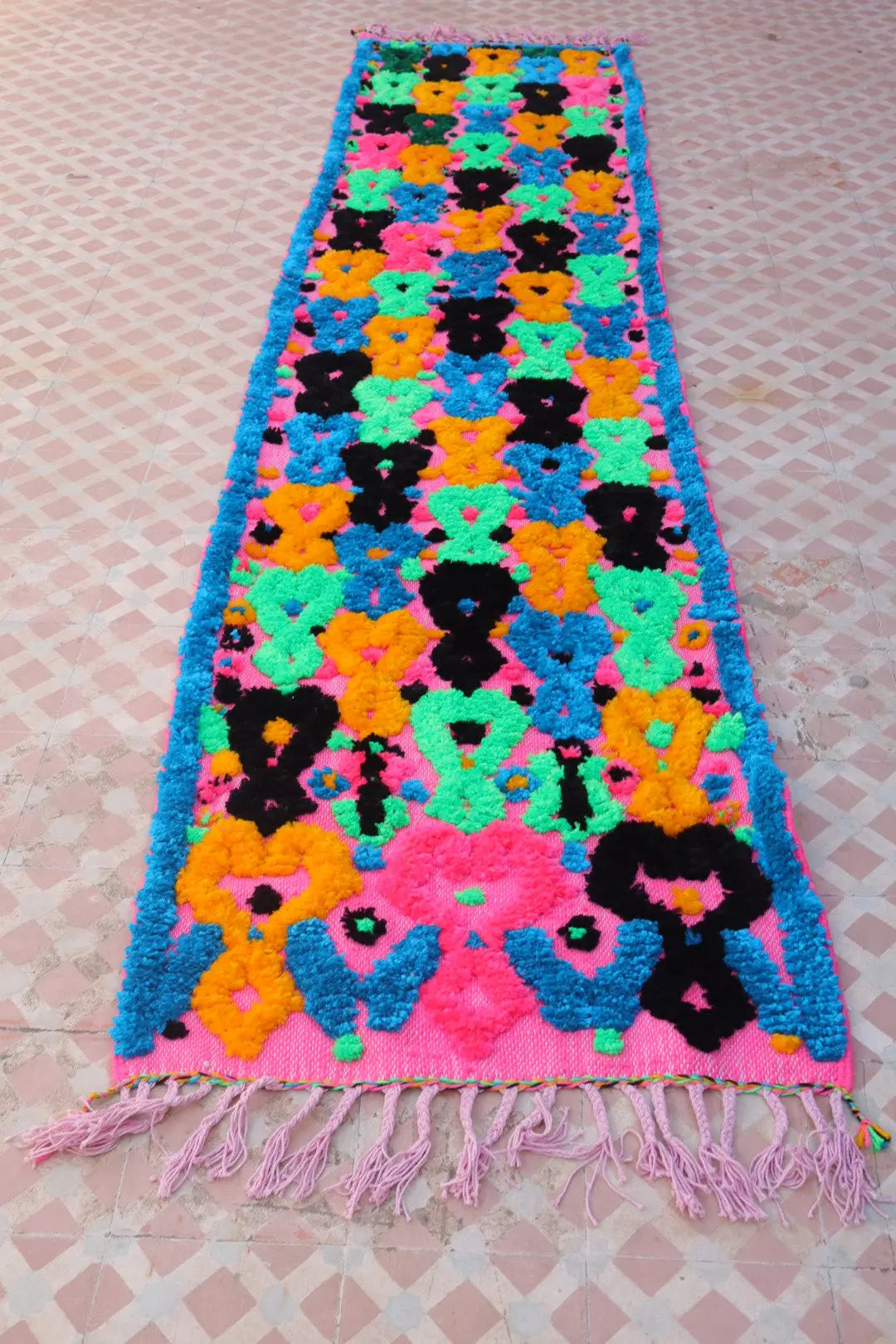 Tapis Berbère Couloir Azilal Rose à Motifs Reliefs Multicolores -293  x 70 cm Néda