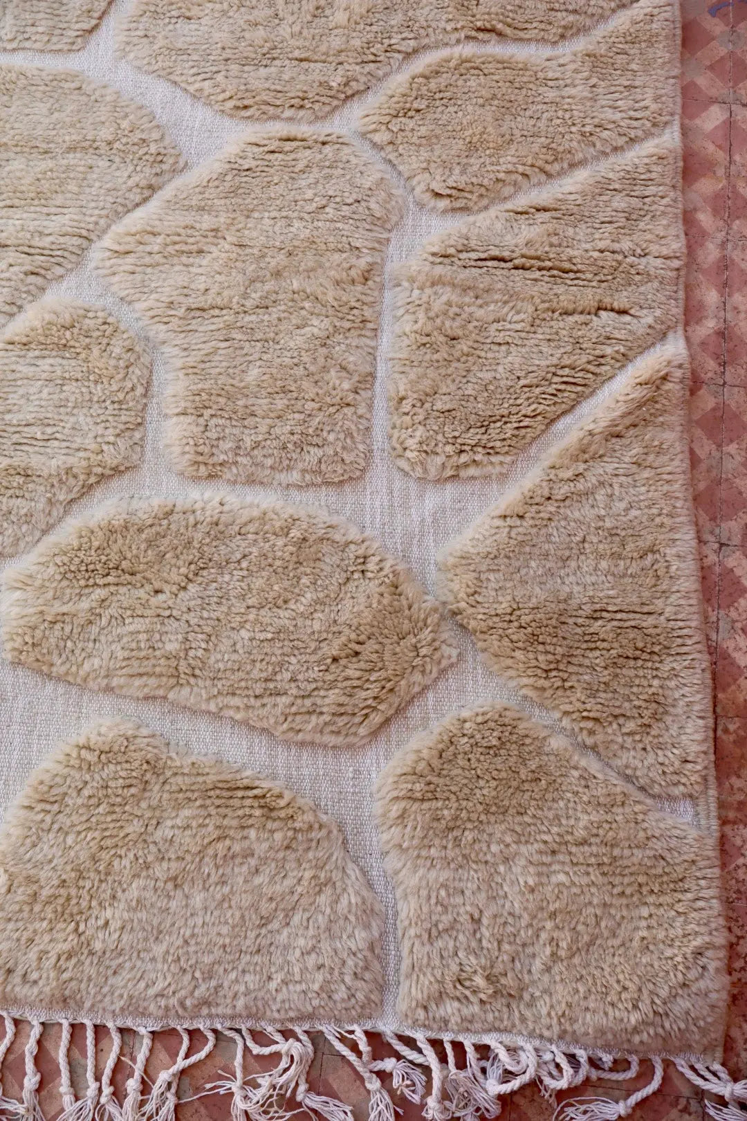 Tapis Berbère Béni Ouarain Blanc Moderne à Reliefs Qualité Supérieure- 310 x 256 cm Néda