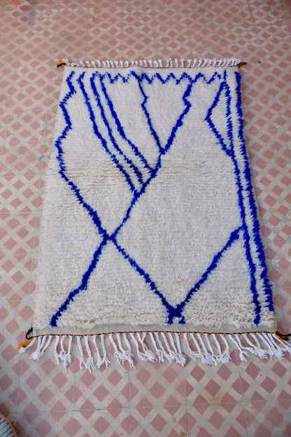 Tapis Berbère Azilal Motifs Abstraits Bleu Klein- 146 x 96 cm Néda