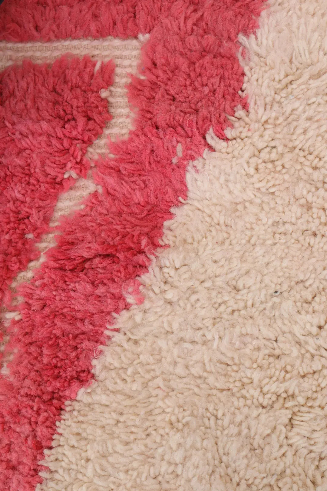 Tapis Berbère Blanc à Motifs Colorés Contemporain à Reliefs Béni Ouarain - 292 x 194 cm Néda