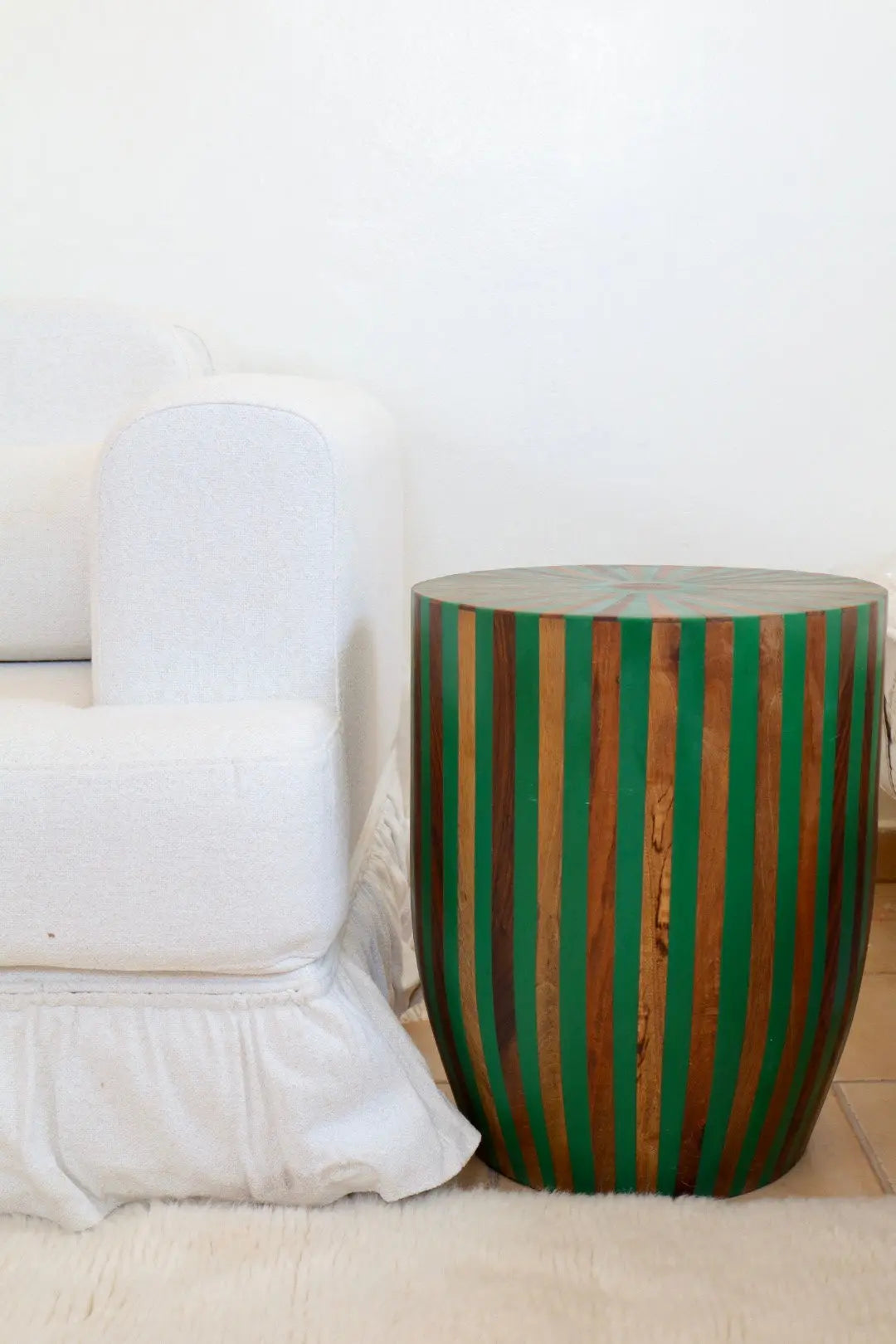 Mesa Auxiliar Circular Rayada Verde y Madera en Marquetería de Madera y Resina- SOLIS Néda
