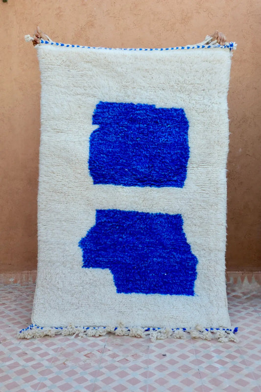 Tapis Berbère Béni Ouarain Blanc et Bleu Majorelle Moderne- 152 x 100 cm Néda