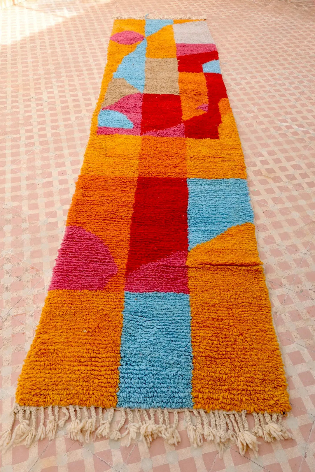 Tapis Berbère Azilal Coloré Moderne de Qualité Supérieure - 327 x 80 cm Néda