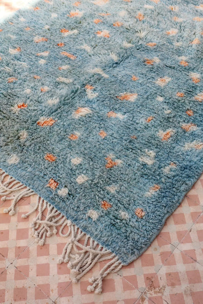 Tapis Berbère Bleu Clair à Pois Orange & Blanc Béni Ouarain Qualité Supérieure - 220 x 140 cm Néda