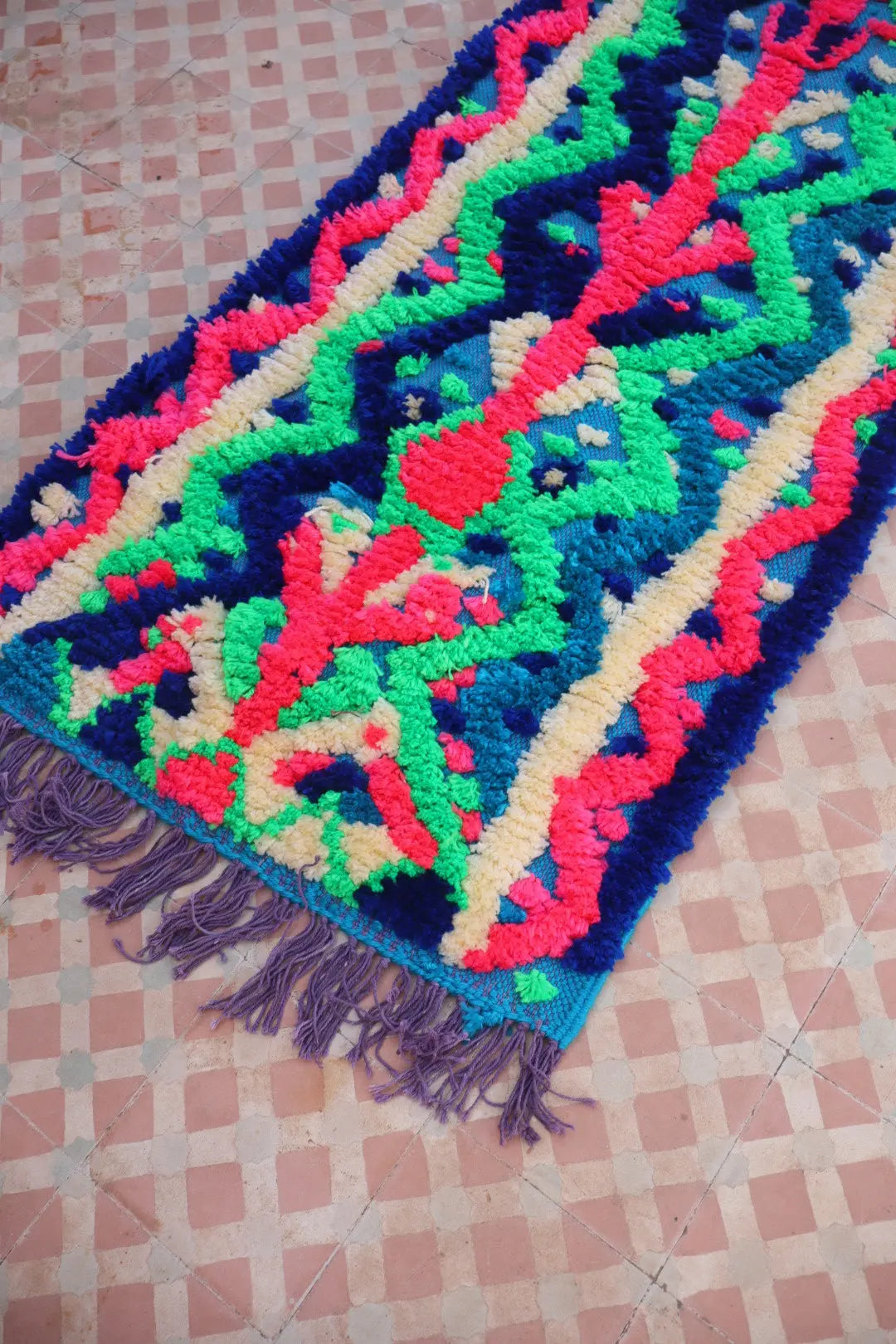 Tapis Berbère Couloir Azilal Bleu à Motifs Reliefs Fluo - 286 x 75 cm Néda