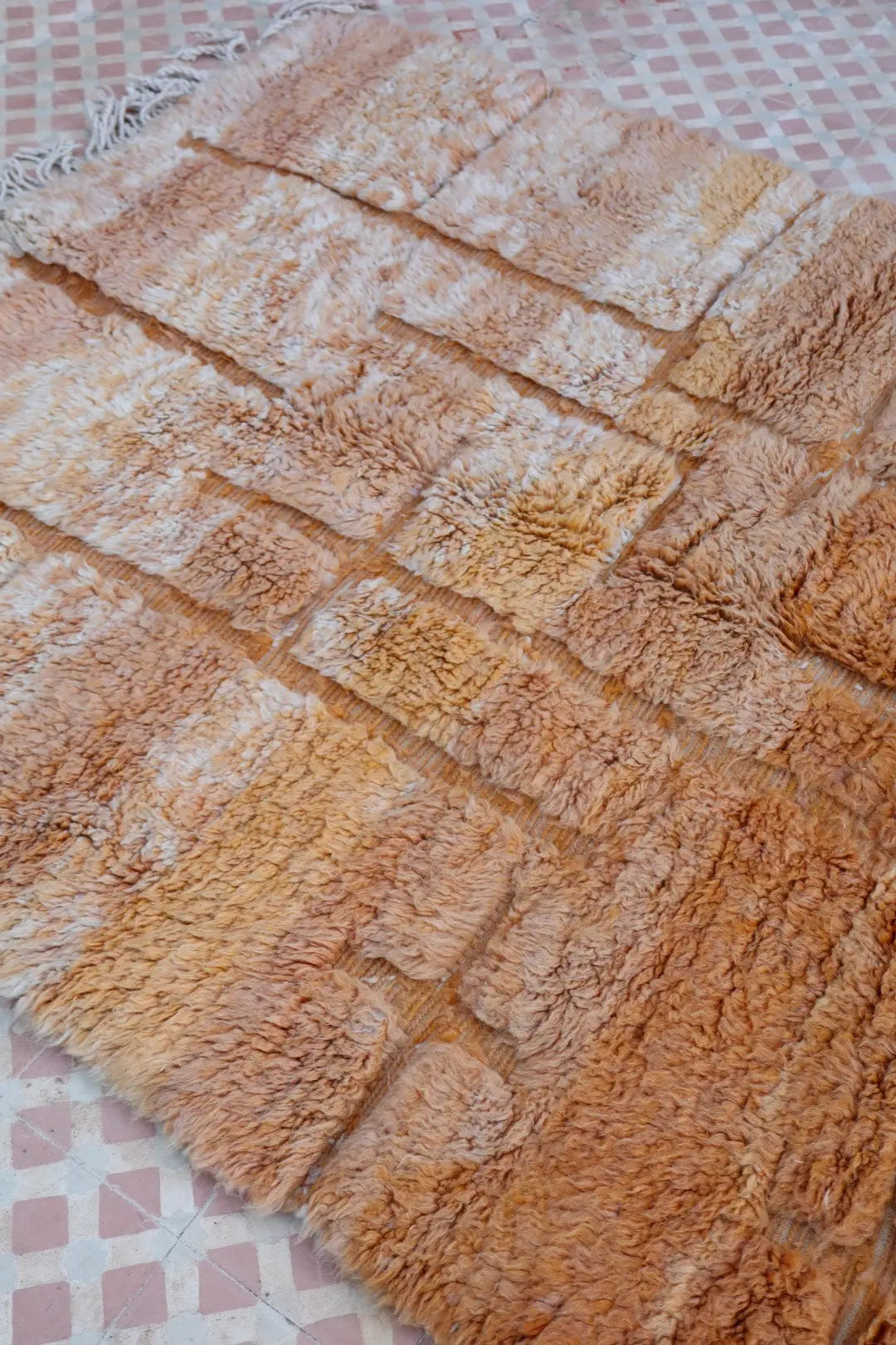 Tapis Berbère Orange Pêche Béni Ouarain Qualité Supérieure - 249 x 156 Néda