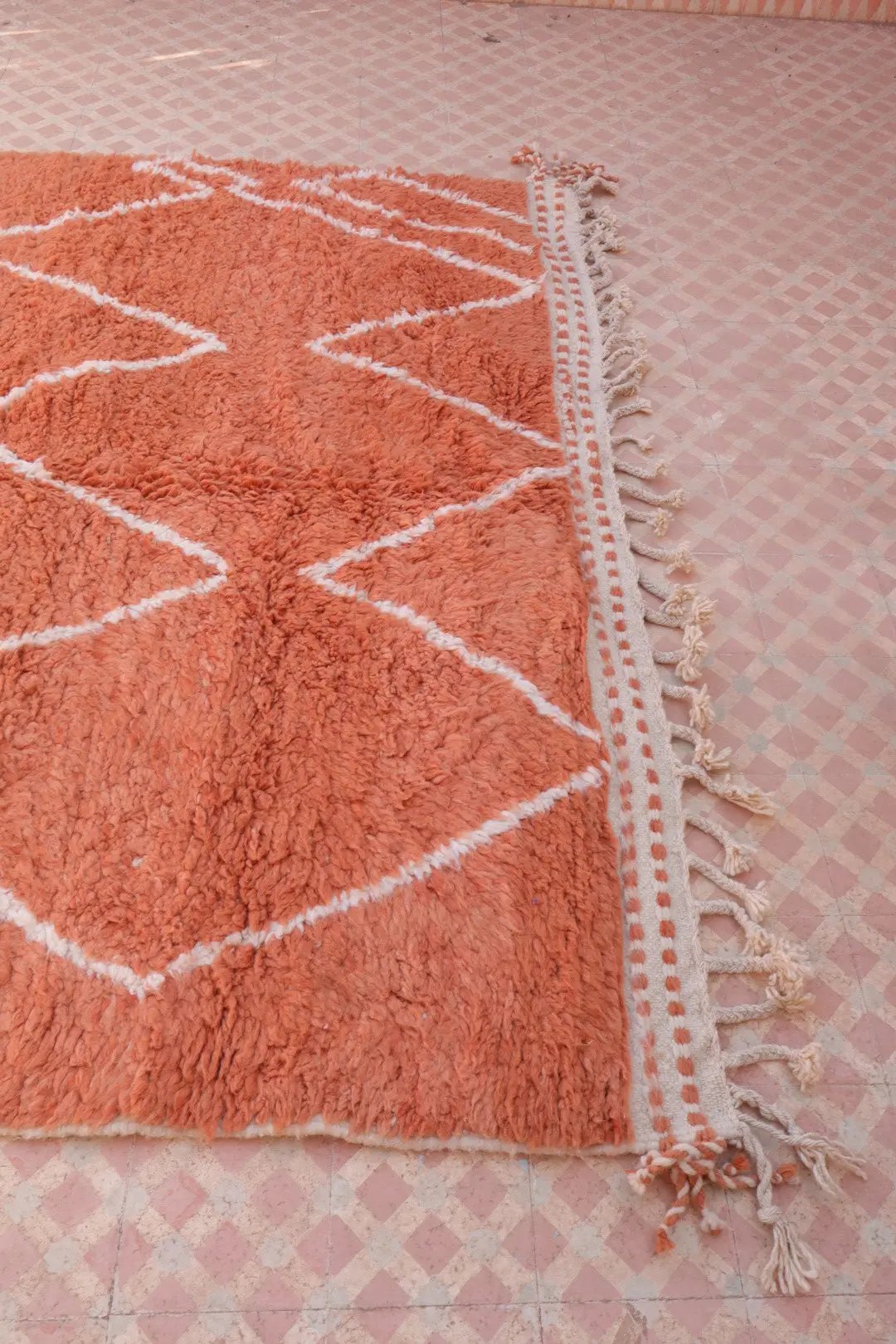 Tapis Berbère Coloré Terracotta et Blanc Béni Ouarain- 288 x 195 cm Néda