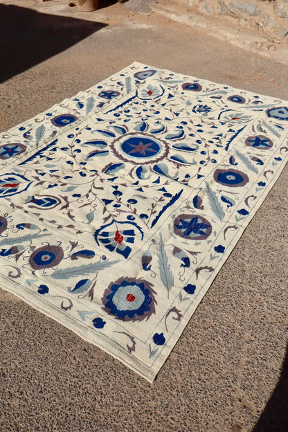 Tapis Kilim Suzani Blanc Bleu – 240x 170 cm Néda