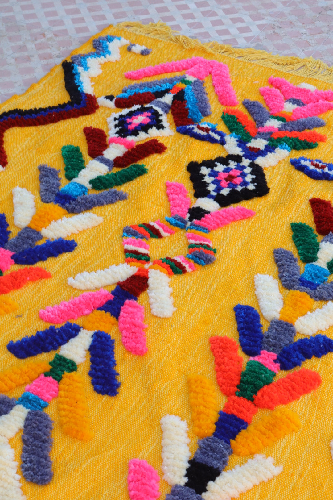 Bunter Berberteppich Sonnengelb Fluomuster- 190 x 142 cm Néda