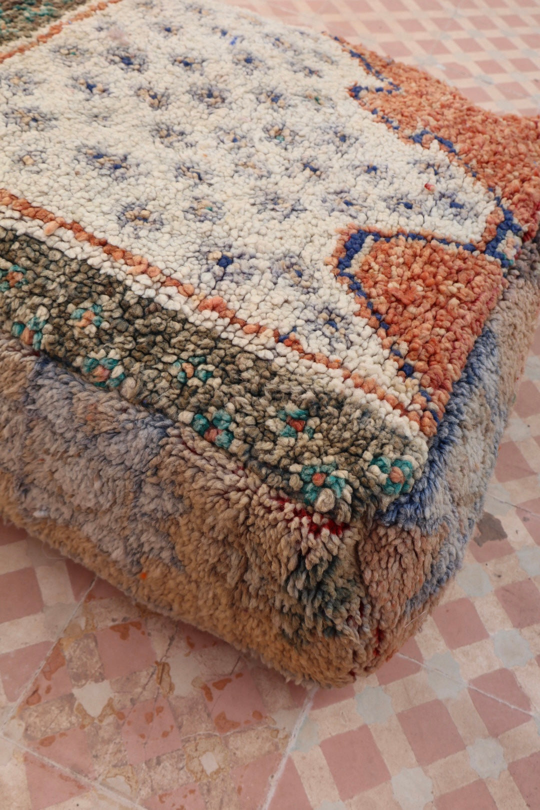 Pouf Berbère Coloré à Motifs Abstraits Néda