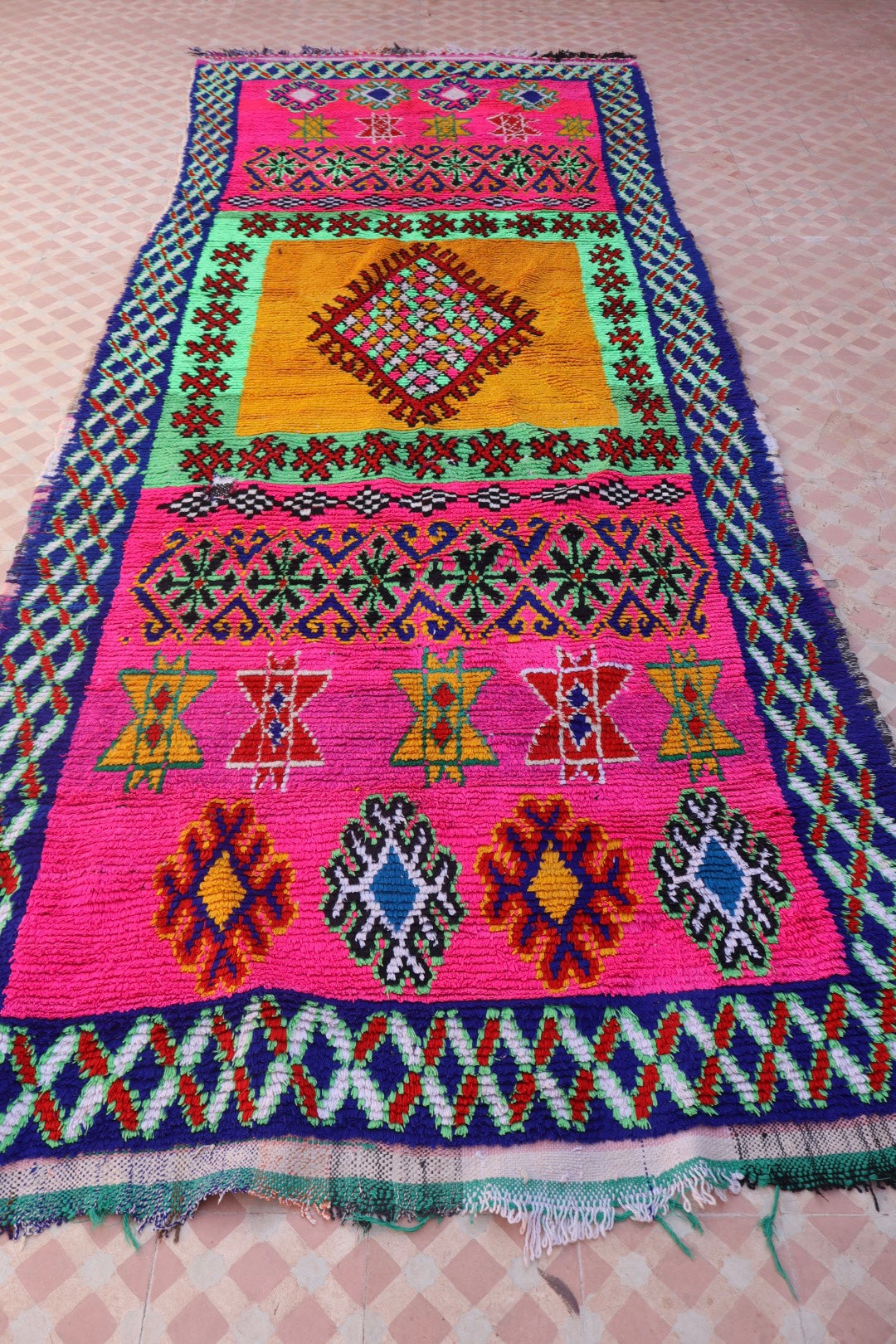 Tapis Berbère Azilal Couloir Vintage Fluo- 327 x 128 cm Néda