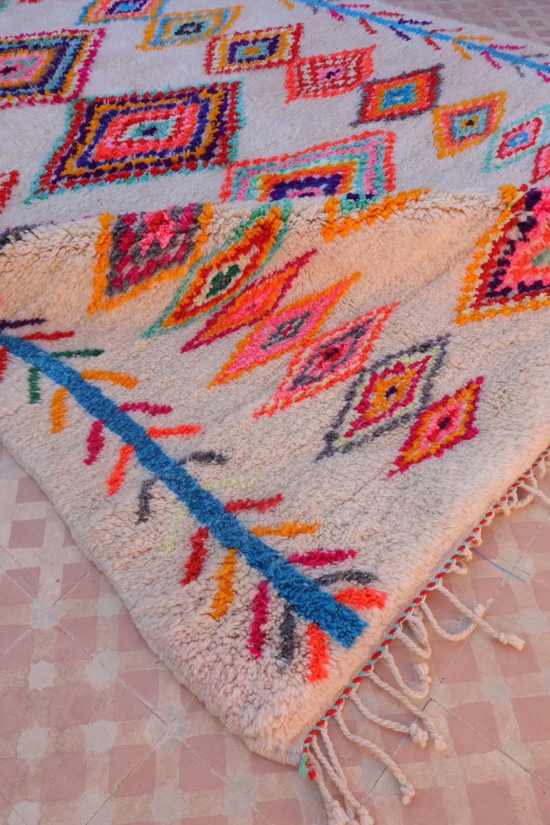 Tapis Berbère Azilal Colorés Motifs Multicolores et Fluo- 262 x 191 cm Néda