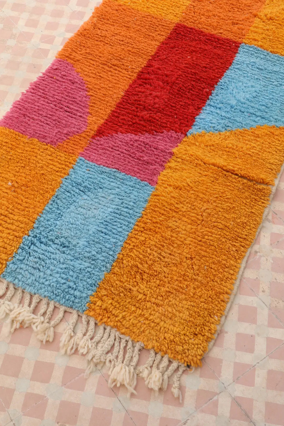 Tapis Berbère Azilal Coloré Moderne de Qualité Supérieure - 327 x 80 cm Néda