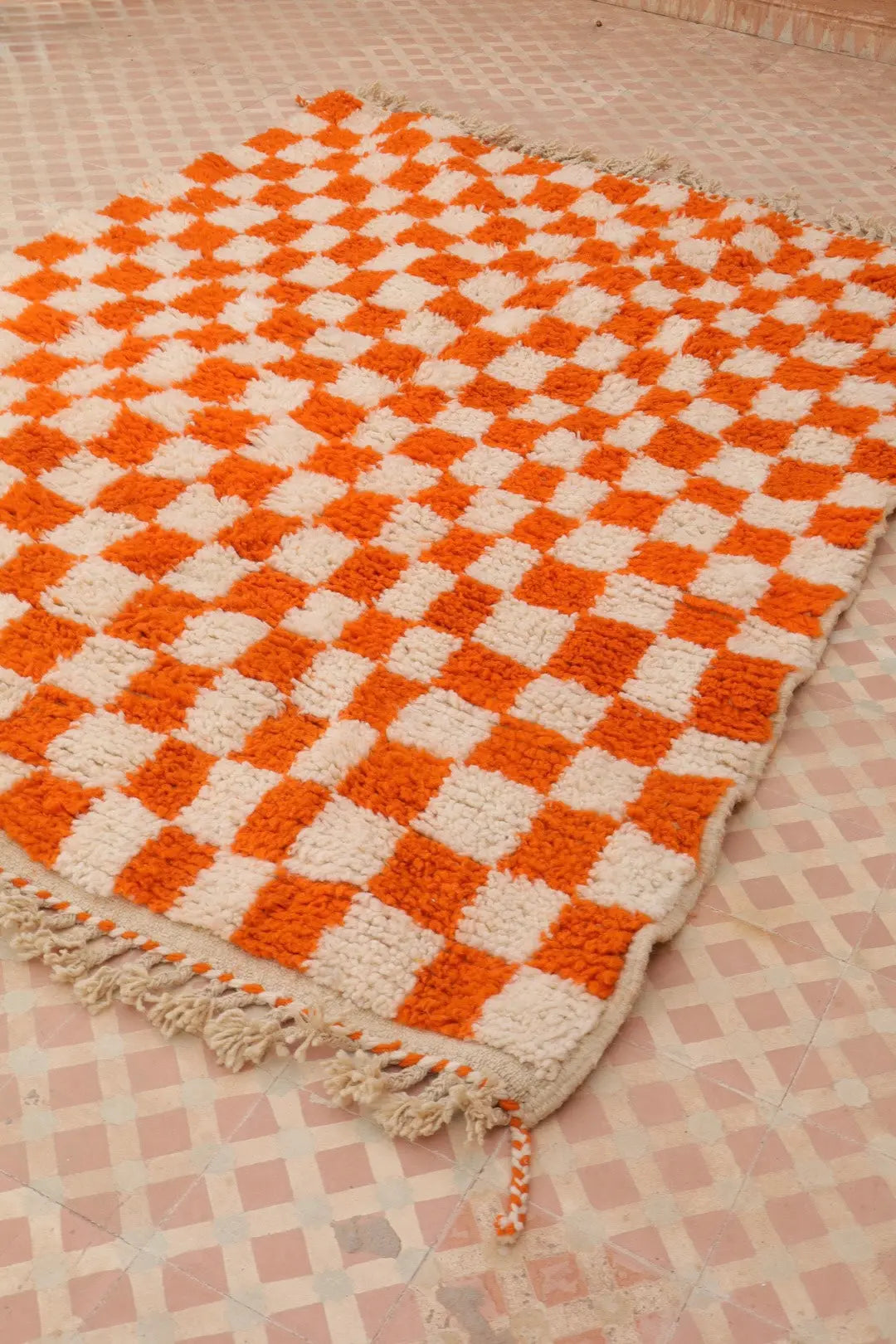Tapis Berbère à Damiers Orange Béni Ouarain- 208 x 153 cm Néda