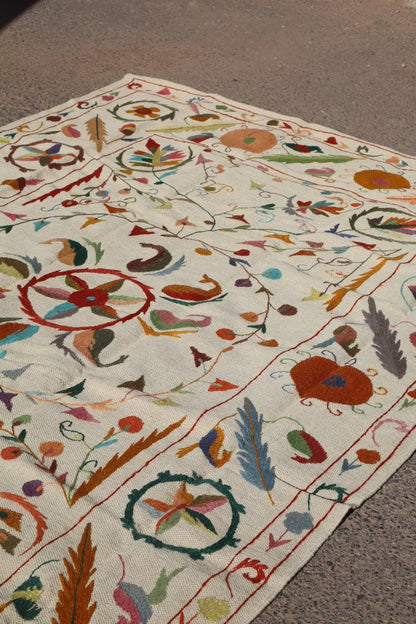Tapis Kilim Suzani Blanc Multicolore – 238 x 159 cm Néda