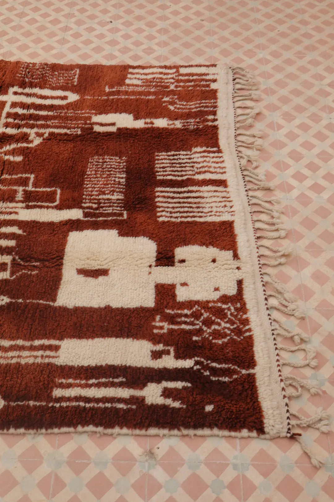 Tapis Berbère Azilal Contemporain Marron et Blanc - 238 x 143 cm Néda