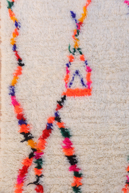 Tapis Azilal Berbère Blanc à Motifs Colorés et Fluo – Fait main- 307 x 207 cm Néda