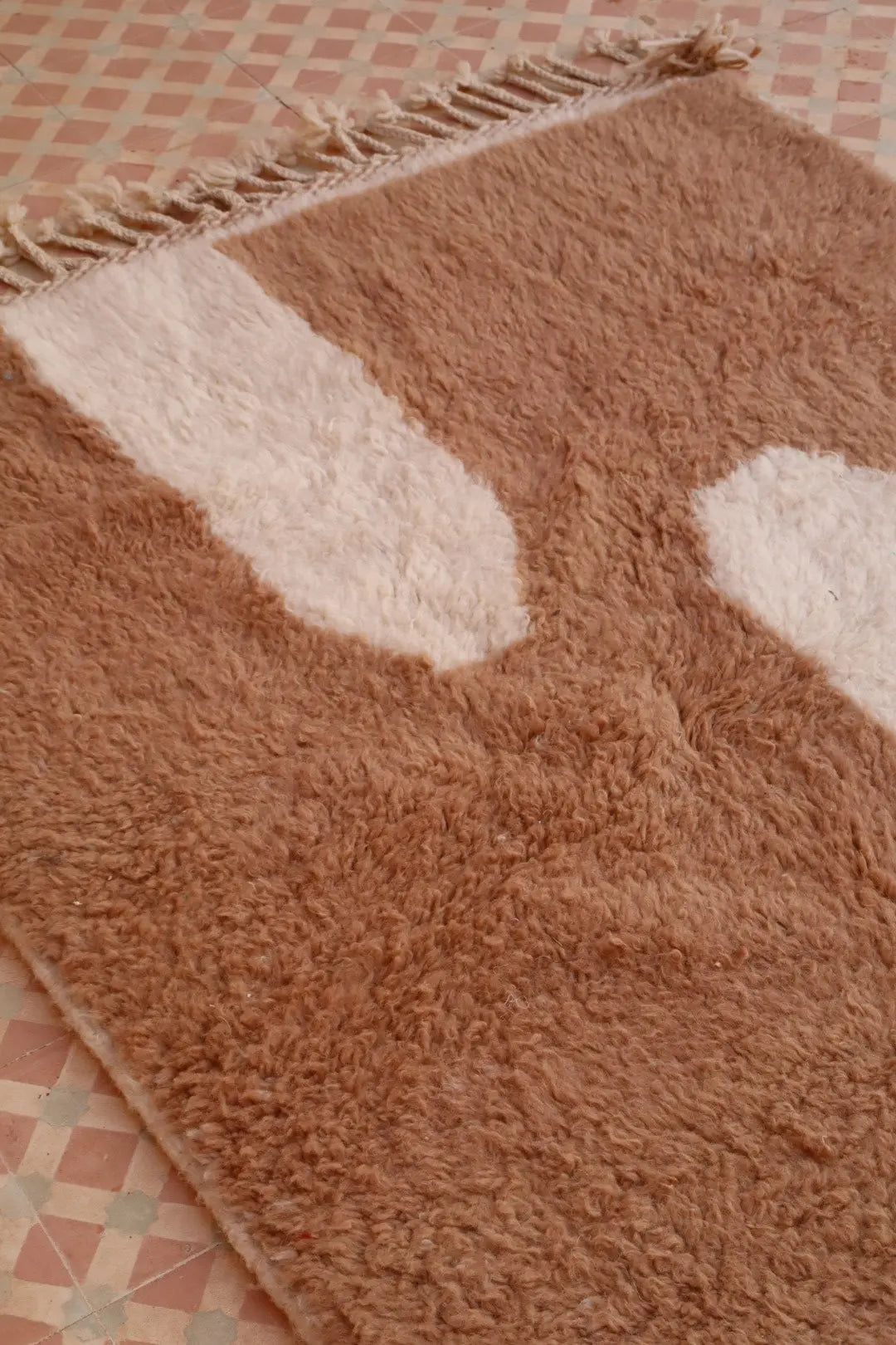 Tapis Berbère Béni Ouarain Moderne Beige Foncé Blanc - 160 x 110 cm Néda