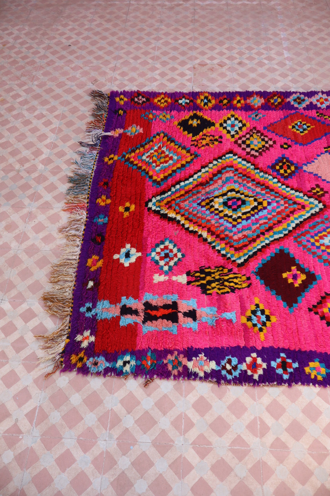 Tapis Berbère Azilal Vintage Coloré Rose - 240 x 139 cm Néda