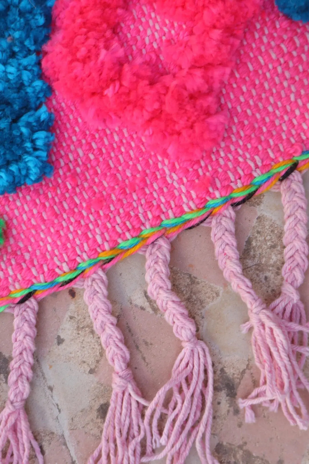 Tapis Berbère Couloir Azilal Rose à Motifs Reliefs Multicolores -293  x 70 cm Néda