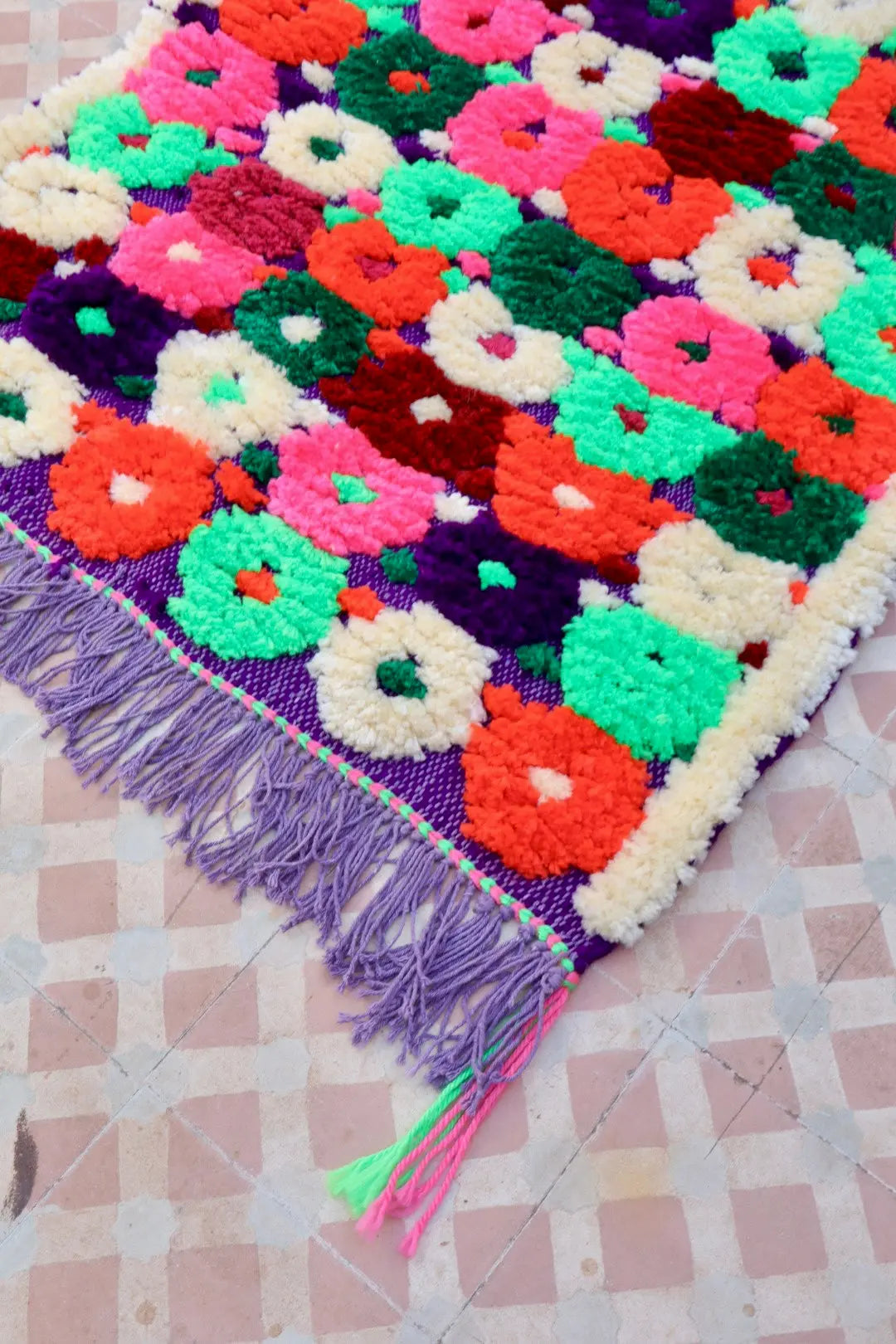 Tapis Berbère Couloir Azilal Violet à Motifs Reliefs Multicolores -300 x 77 cm Néda