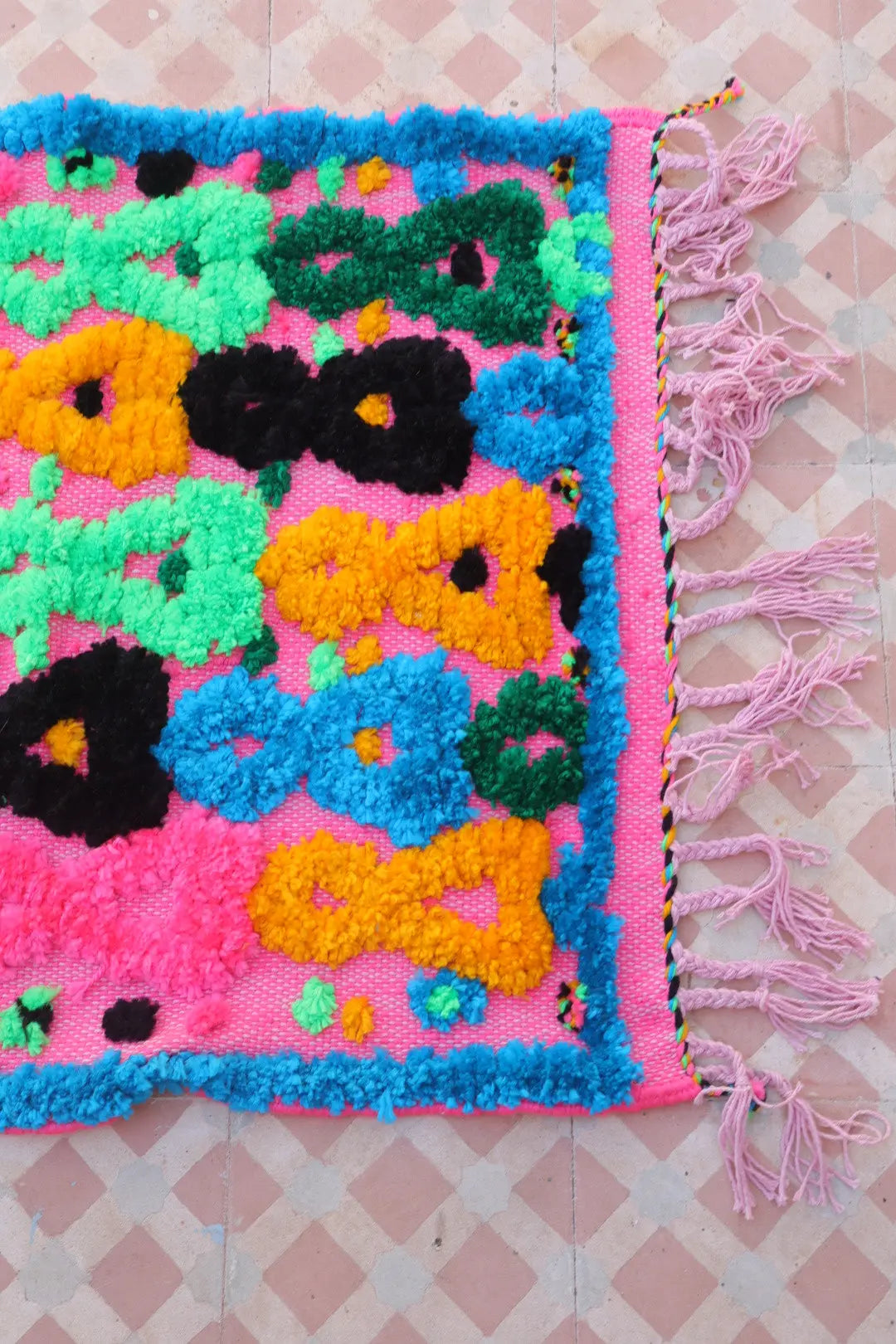 Tapis Berbère Couloir Azilal Rose à Motifs Reliefs Multicolores -293  x 70 cm Néda