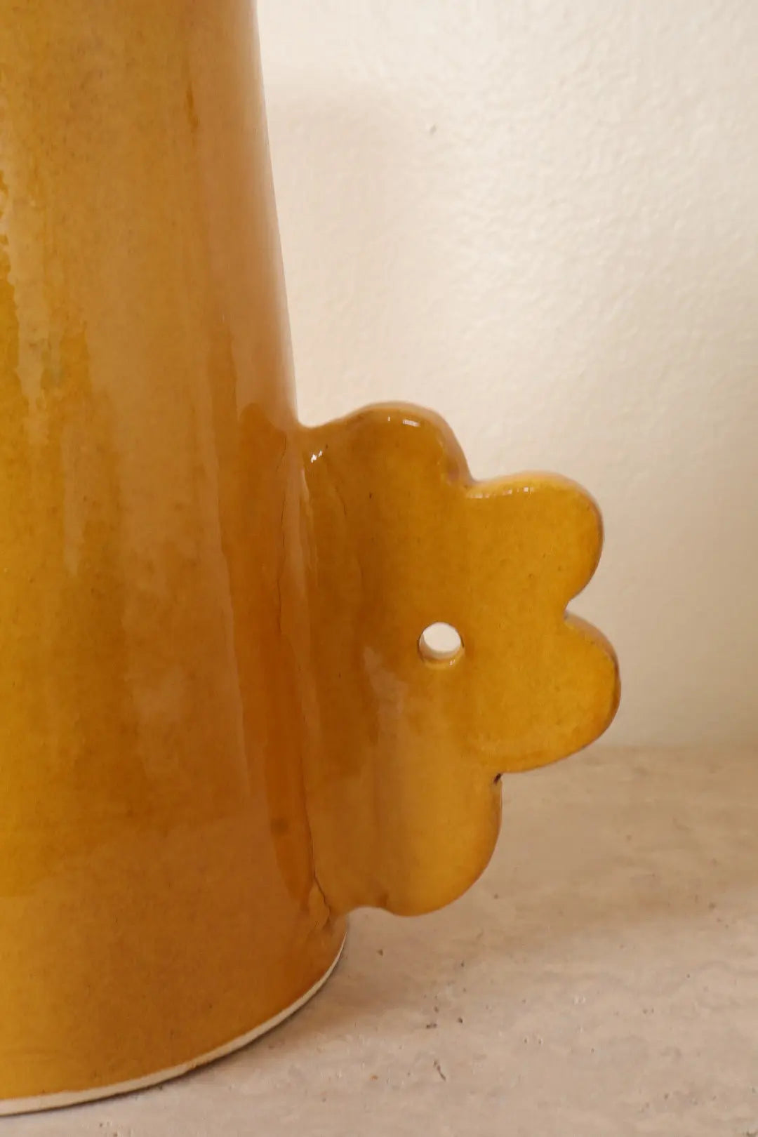 Vase Abstrait en Céramique Jaune Moutarde Fait-Main Fleurs - DAISY © Néda