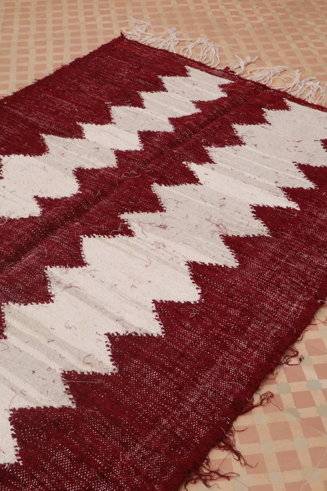 Tapis Berbère Kilim Boucherouite Bordeaux et Blanc - 260 x 141 cm Néda