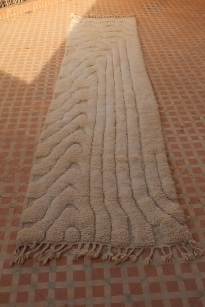 Tapis Berbère de Couloir Béni Ouarain Blanc Moderne à Reliefs Qualité Supérieure- 315 x 76 cm Néda