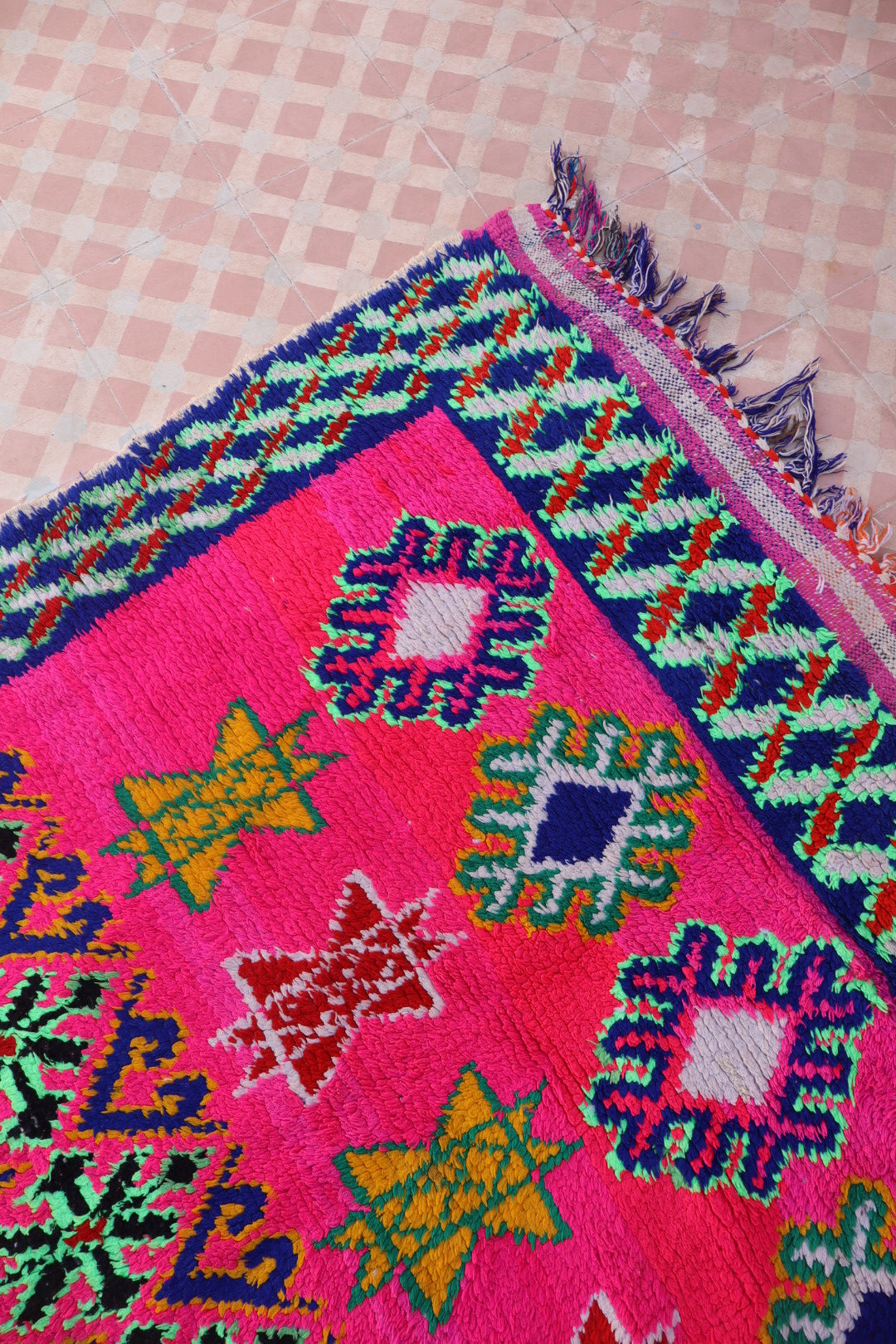 Tapis Berbère Azilal Couloir Vintage Fluo- 327 x 128 cm Néda