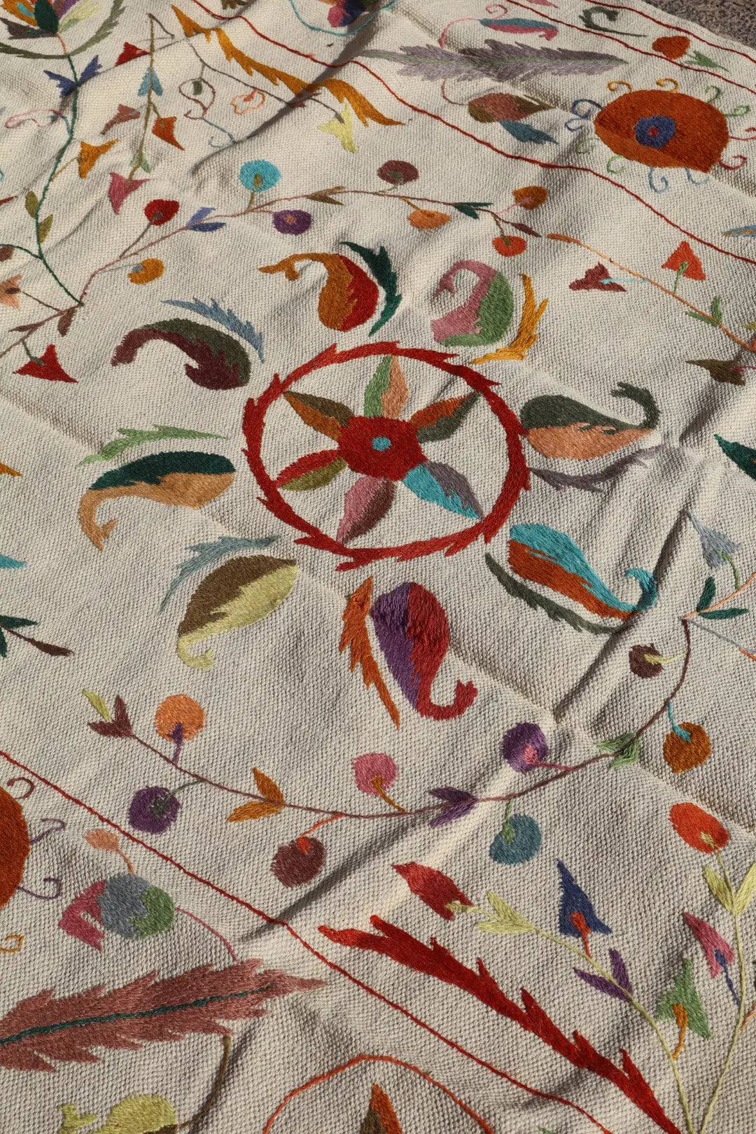 Tapis Kilim Suzani Blanc Multicolore – 238 x 159 cm Néda