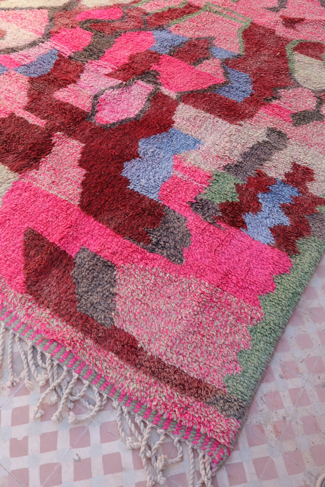 Tapis Berbère Boujad Rose Motifs Colorés - 292 x 205 cm Néda