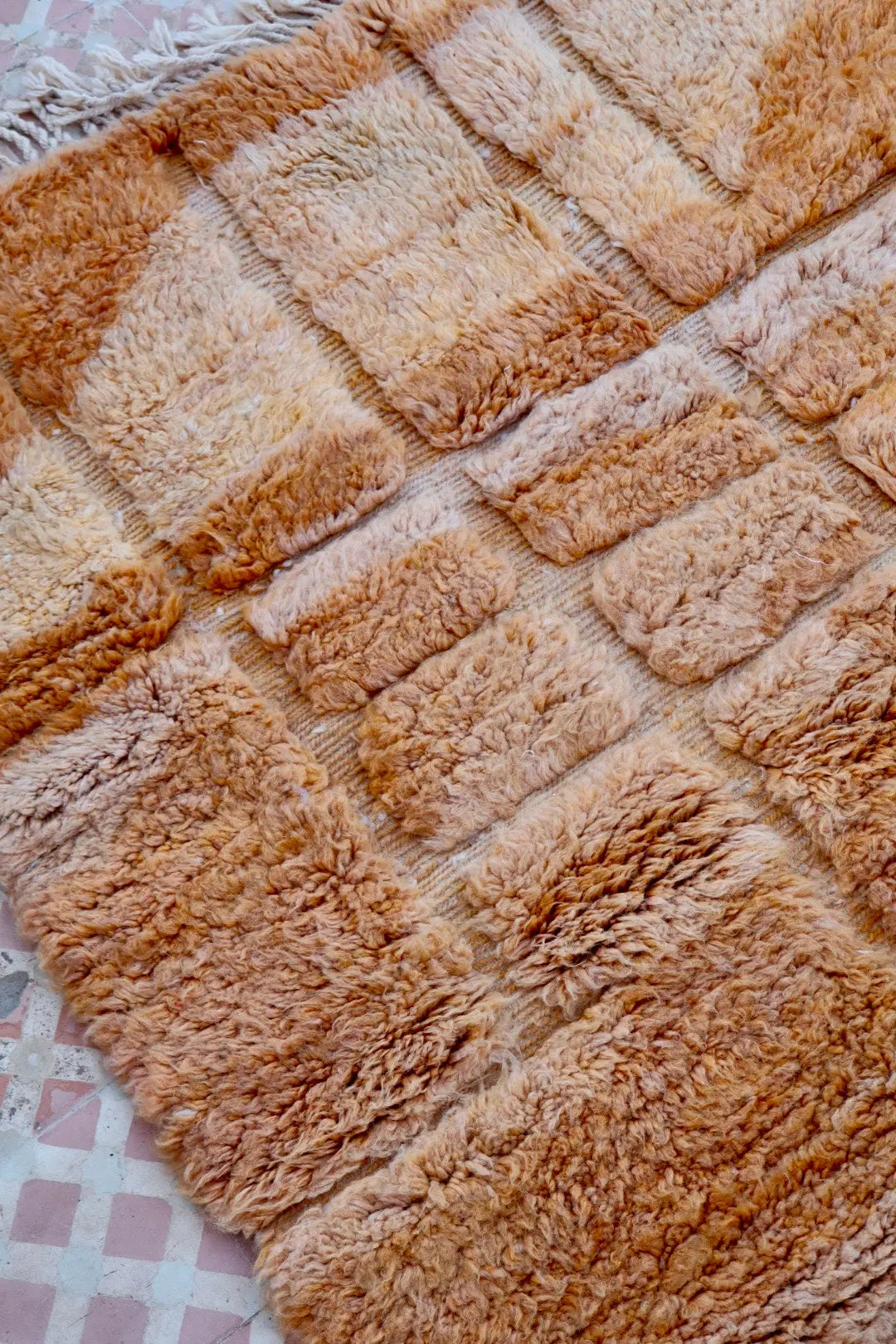 Tapis Berbère Orange Pêche Béni Ouarain Qualité Supérieure - 249 x 156 Néda