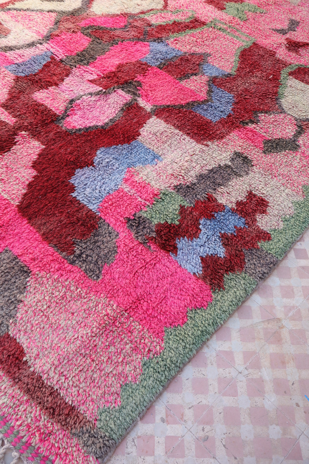 Tapis Berbère Boujad Rose Motifs Colorés - 292 x 205 cm Néda