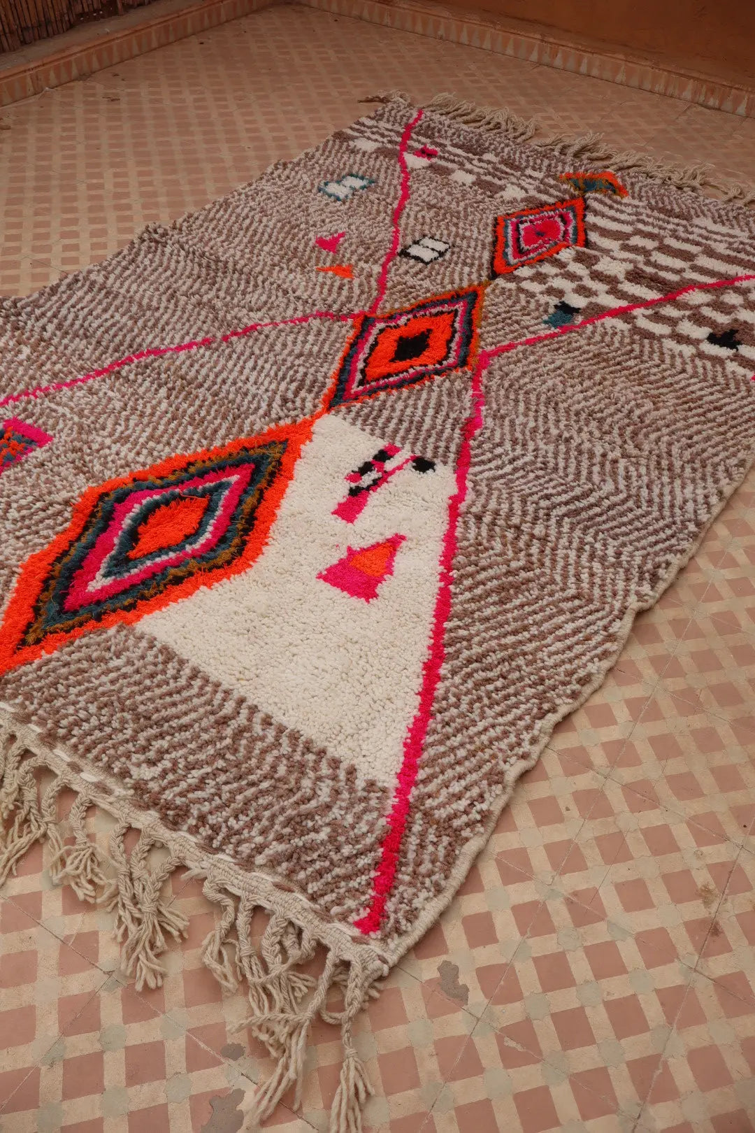 Tapis Berbère Coloré Azilal Motifs Blanc Motfis Multicolore-  247 x 160 cm Néda