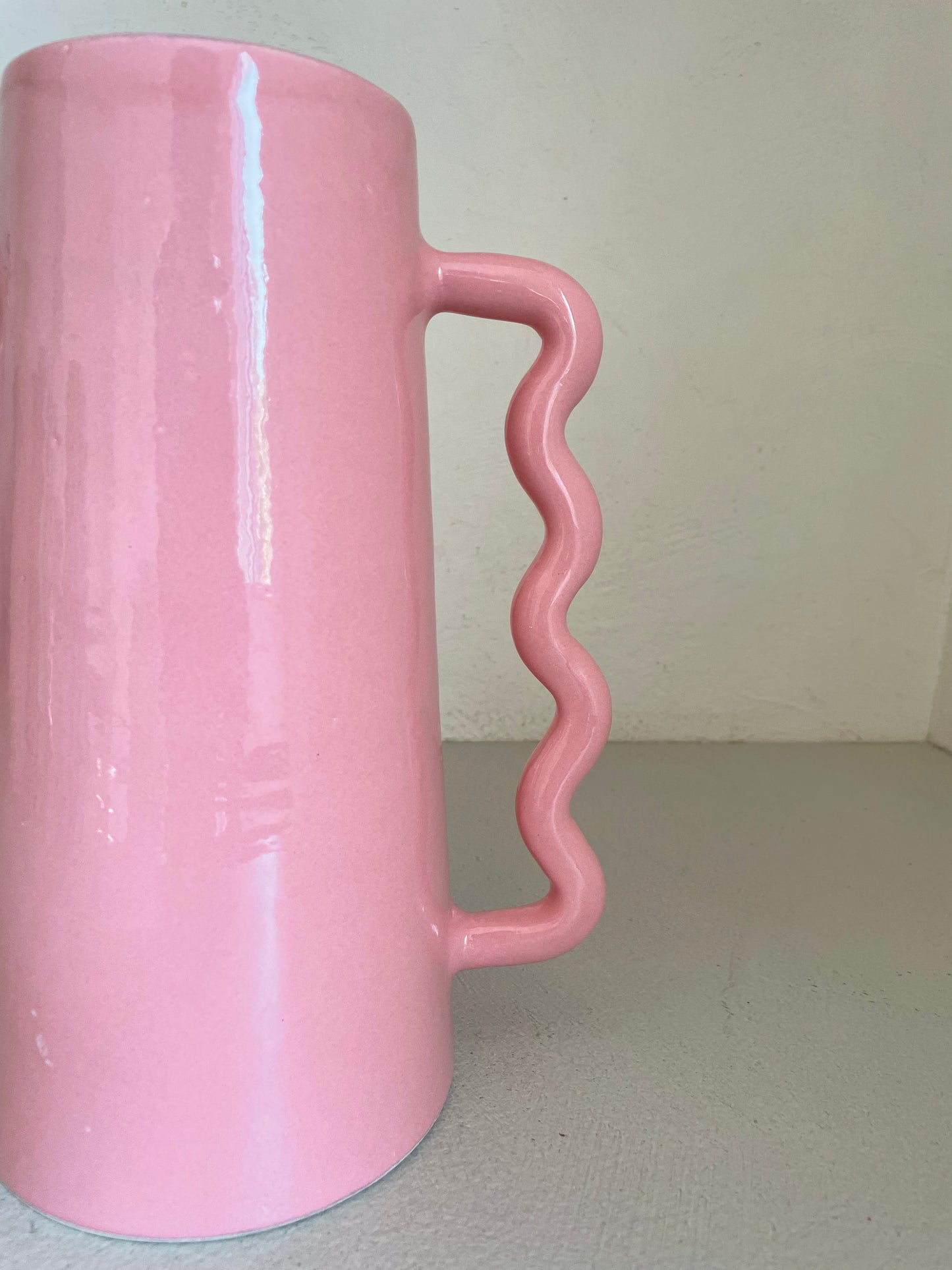 Vaso astratto in ceramica rosa